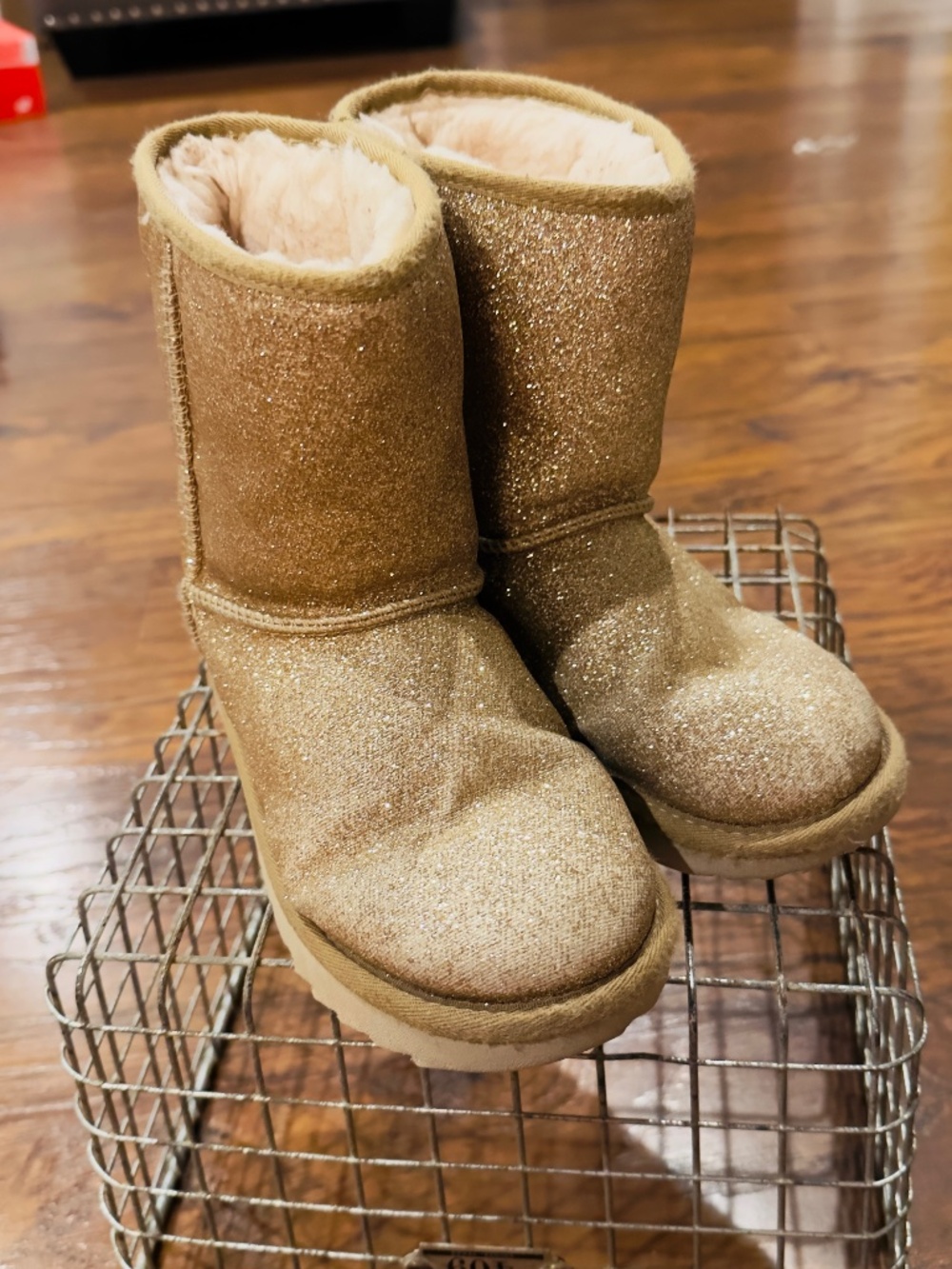Girls Ugg Gold Glitter Classic Short Boots, Size 3